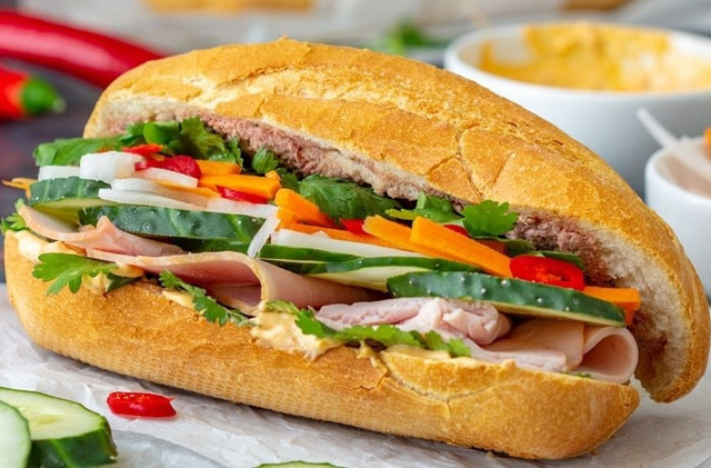 Bánh Mì Hông? - Pizza & Hamburger - Nguyễn Phước Tần