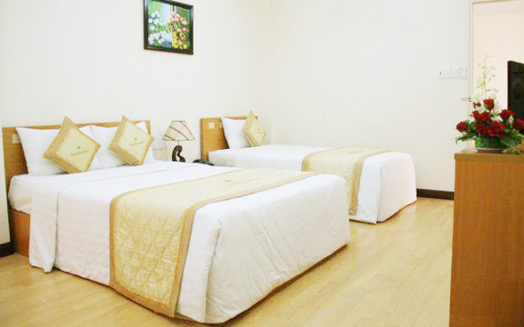 Quỳnh Hương Hotel - Lý Phục Man