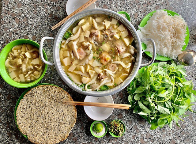 Lẩu Gà Lá É Phú Yên Hội Ngộ - Man Thiện