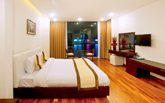 Hoàng Linh Hotel - Bạch Đằng