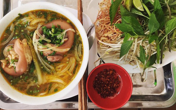 Bún Bò Huế Ba Phã - Vũ Huy Tấn