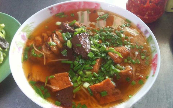 Bà Cúc - Bún Riêu Giò Heo