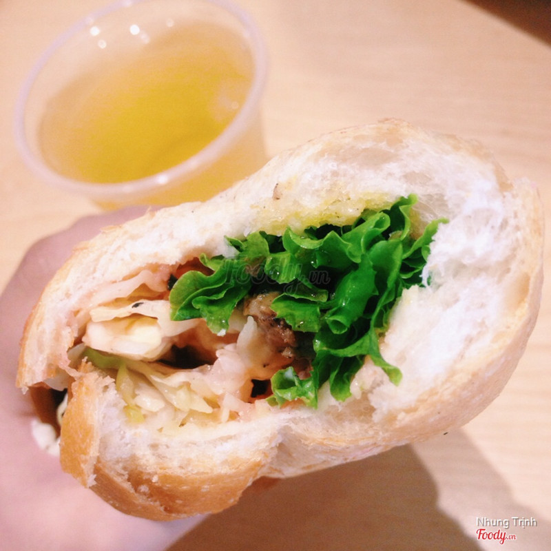 Bánh mì gà xé 26k