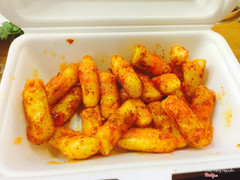 Bánh gạo lắc phomai cay cay ngon ngon nè 😛