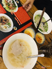 bún rất ngon , đậm đà , không gian quán thoáng mát , rất sạch sẽ