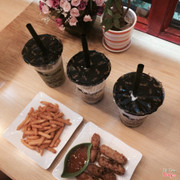 Nữ hoàng khoai tây lắc và thường dân đáng xử trảm nem chua rán 🔪