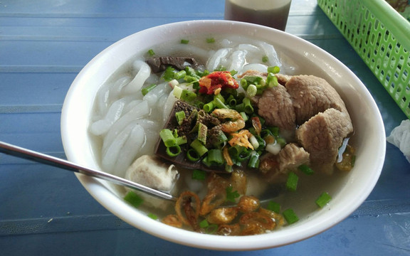 Bánh Canh Giò Heo