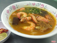 Bánh canh cua nè,phần này là phần đặc biệt cho khách thân thiết nè...