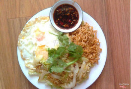 Điểm tâm sáng - Mì xào trứng