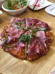 pizza thịt nguội