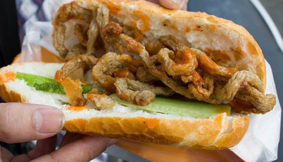 Bánh Mì Chả Cá Nóng