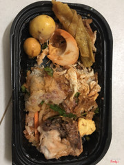 Ngay vừa xong luôn, 1 xôi mặn + 1 bánh mì 50k, bánh mì ko nói làm gì nhưng xôi mặn mùi ôi thiu không thể ăn được phải vứt đi, tức không chịu nổi, làm ăn mất dạy gian dối