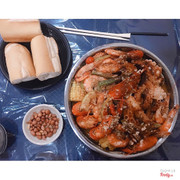 Chị chủ và nhân viên nhiệt tình dã man. Đồ ăn ngon, vị chua chua cay cay. Set 290k/2 ng ăn no căng. Lần nào vào cũng gọi chanh dây