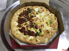 Pizza xúc xích và hải sản