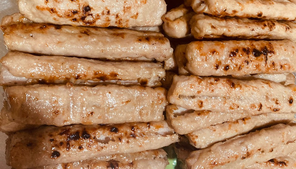 Cô Bé Nem Nướng & Bún Đậu Mắm Tôm