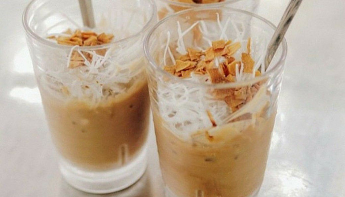 Kim Ngân - Chè Dừa Dầm & Bánh Tráng Trộn - Đường Số 11