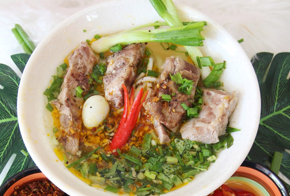 Mệ Huế - Bánh Canh & Bánh Mỳ