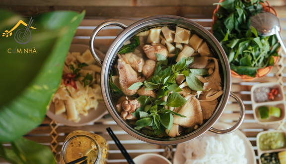 Cơm Nhà - Cơm & Lẩu Gà Lá É - Nguyễn Văn Đậu