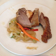 Khai vị 4 món: vịt quay, gà xì dầu, lưỡi heo phá lấu, sứa trộn