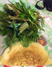 Ghé đây 1 lần lúc đi du lịch ở Nam Du về , bánh xèo rất ngon, và dĩa rau rất hoành tráng 👍🏻