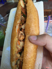 Bánh mì gà nướng xả