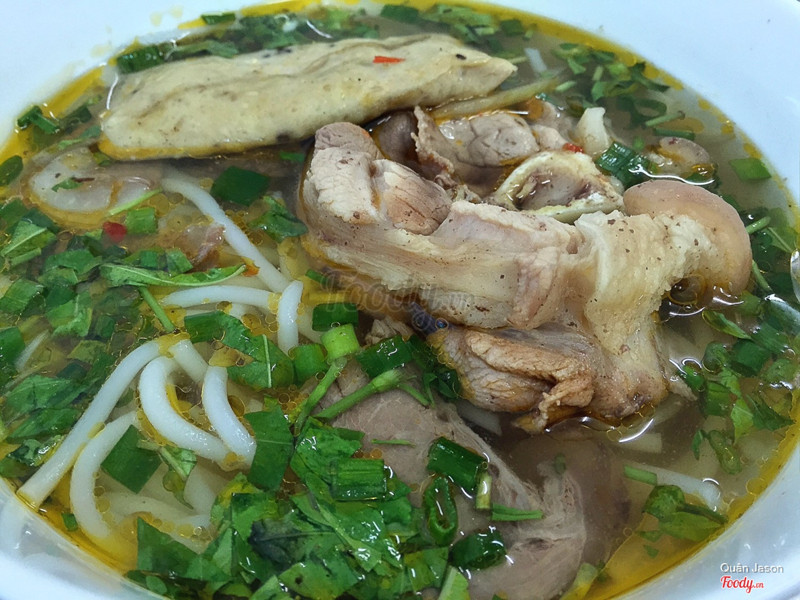 Bún bò giò chả