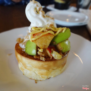 Apple souffle pancake