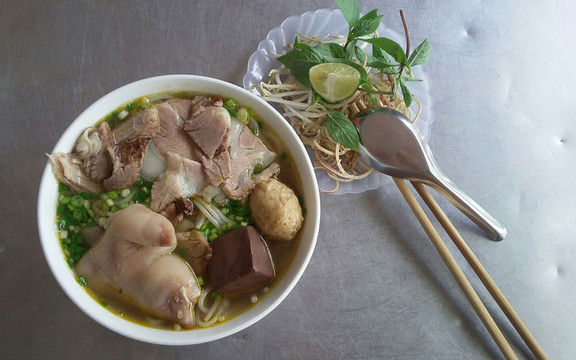 Bún Bò Huế - Quán Bình Dân