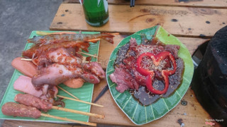 dĩa bò sốt BBQ 80k và dĩa xiên 6k thập cẩm