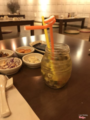 Trà hoa cúc, long nhãn, mật ong. Có 35k mà uống ngon lành