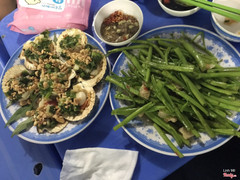 Sò điệp nướng mỡ hành, rau muốn xào tỏi 50-55k