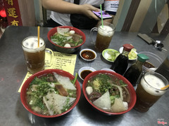 Mì sủi cảo thập cẩm- 52k/1 tô và hồng trà sủi bọt-10k/1ly