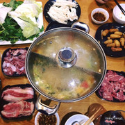 #Review_Nighteen_Rooftop_Hotpot 💪💪💪💪 Giá tốt - Đồ ngon - View xịn 👍 Nghe review nước chấm ngon đến pải công nhận là ngon thật dù tôi là người ăn nhạt sợ cay ít khi dùng chấm kèm 😍😍 Đồ ăn so với giá cx tính là phong phú ròi 👌 Tiếc là mang tiếng coca free nên k tươi, uống k thích 👎 Cuối cùng thì nhân viên khá chu đáo nhiệt tình, các bạn đi qa đi lại hỏi xem có cần j hay k, có lúc 3-4 bạn cùng hỏi rồi cùng lấy đồ 👏👏👏👏 Sẽ quay lại đều ☺️☺️☺️☺️