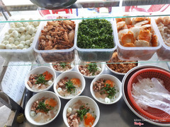 🌱🌱Bánh canh cua là món ăn chẳng còn lạ lẫm gì với người Bình Dương . Hình ảnh tô nước dùng sền sệt, đầy đủ thịt cua chắc ngọt , chả cua vàng tươi, giò heo dòn dòn… quả là vô cùng hấp dẫn vô cùng, c