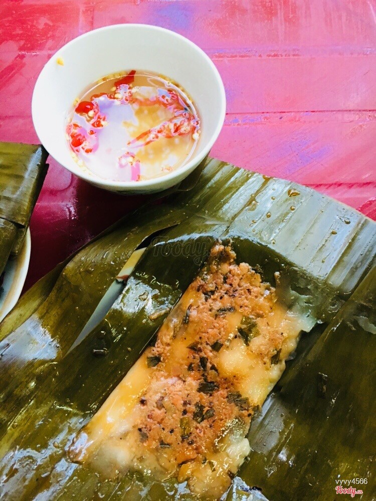 Bánh nậm và nước chấm được gia vị rất chuẩn