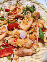 Chân gà trộn Bangkok