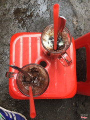 2 ly cacao ngọt (có sữa đặc) ))