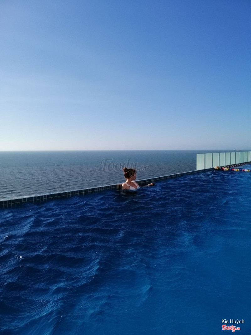 Xung quanh em toàn là nước êy 😂