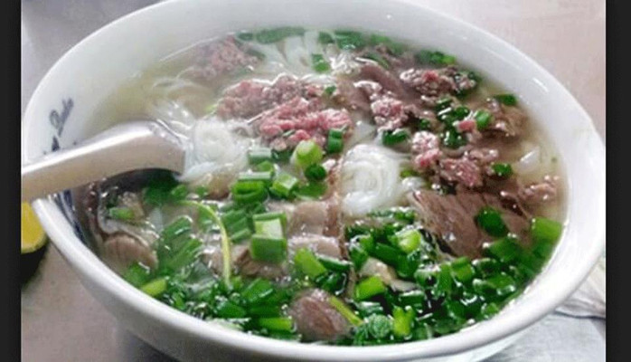 Chị Tuyền - Phở Bình Dân