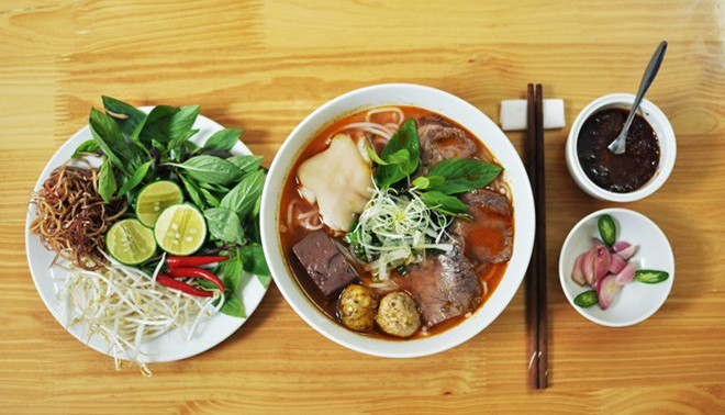 Chị Em Quán - Bún Bò Huế & Hủ Tiếu Nam Vang