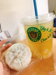 K biết các ông bà như thế nào chứ tôi thấy quá hạp luôn ạ. Trà của quán khá đậm, chanh và nhãn tươi nguyên. Rất đáng mồm 👍🏻👍🏻👍🏻