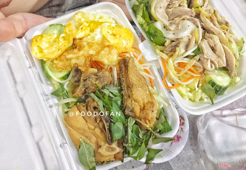 Cơm gà chiên mắm + ốp la