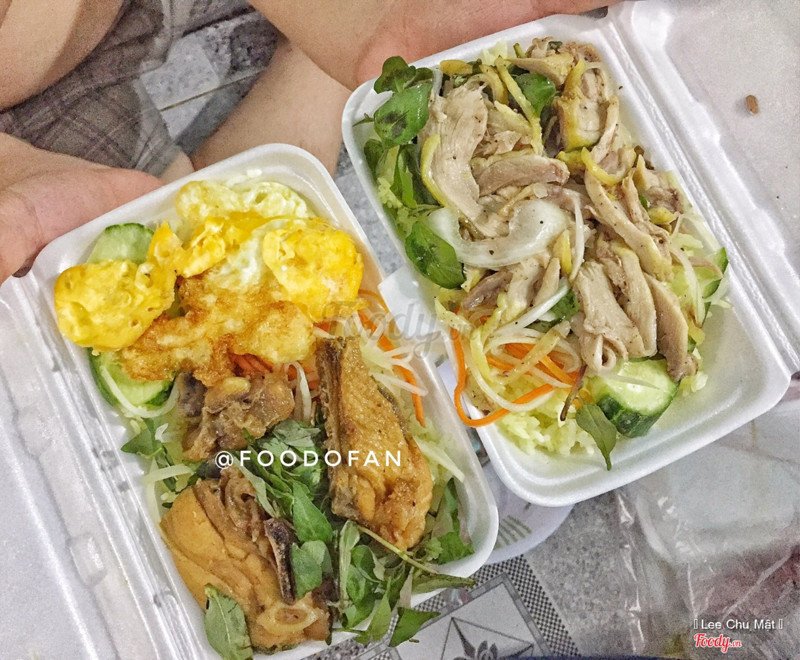 Cơm gà xé & cơm gà chiên mắm