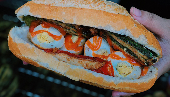 Bánh Mì Cô Mười Vân