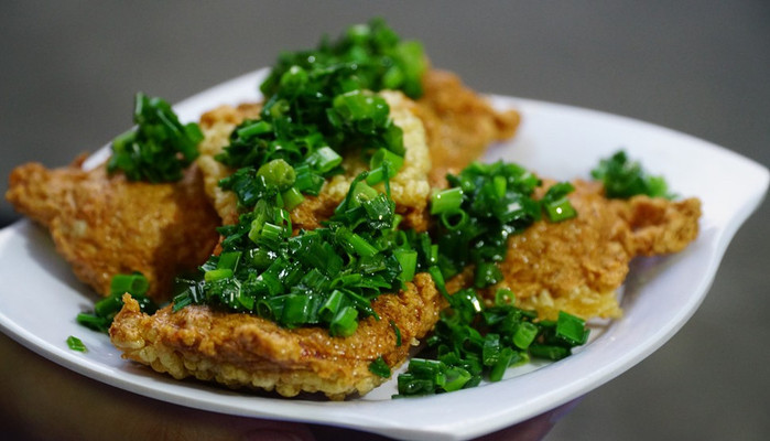 Cô Oanh - Chả Sụn, Chả Bò & Chả Cháy - Nguyễn Bình