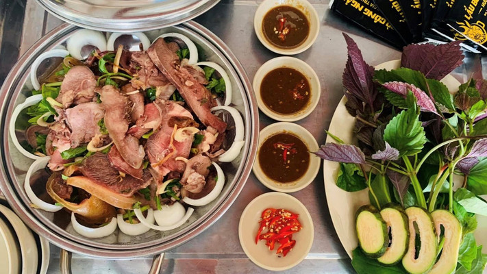 Công Ngân - Lẩu Bò - Hoàng Bá Bích