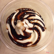 Phủ sốt chocolate ngon lắm nhé