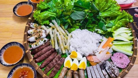 Haha Food - Lẩu Gà Lá É & Bún Mẹt - Nơ Trang Long