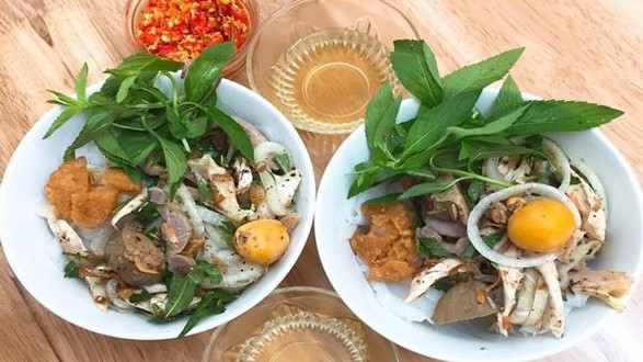 Bánh Ướt Lòng Gà Quân Trang - 9 Tăng Bạt Hổ