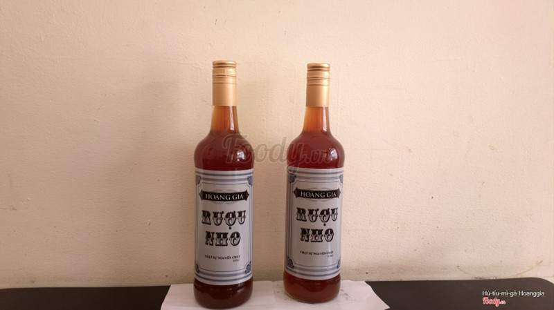 Tai quán còn có bán rượu nho rất ngon